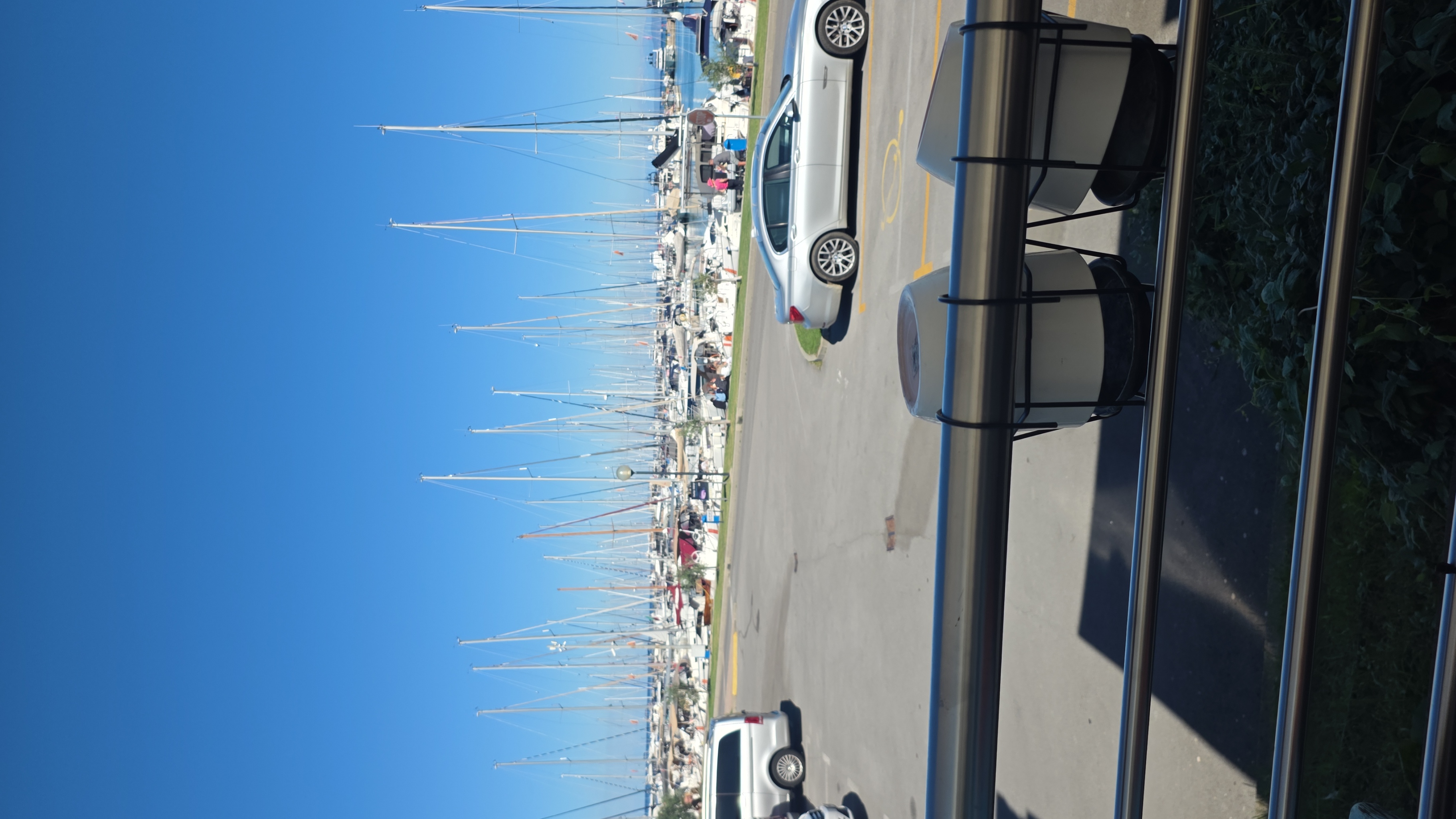 "Biroul" din Marina Izola, cu bărcile lângă noi.